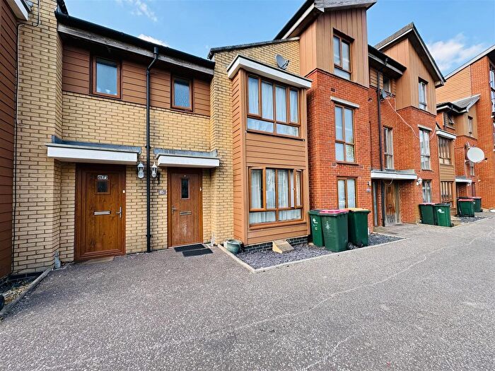 3 Bedroom Terraced House To Rent In Commonwealth Drive, Three Bridges, Crawley, RH10