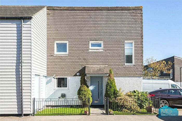 2 Bedroom End Of Terrace House For Sale In Millson Close, London, N20