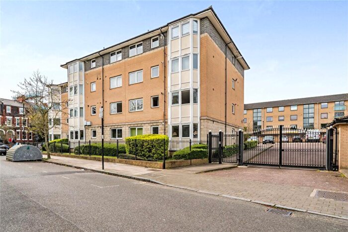 1 Bedroom Flat To Rent In Tollington Park, Finsbury Park, London, N4