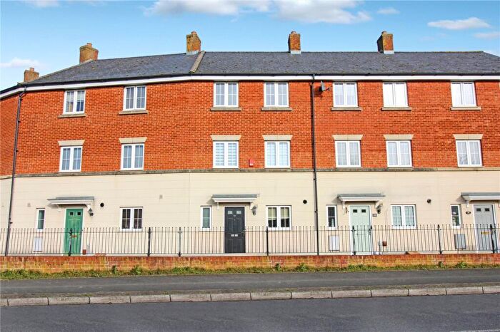 3 Bedroom Terraced House For Sale In Queen Elizabeth Drive, Swindon, Wiltshire, SN25