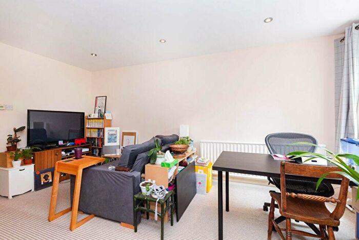 1 Bedroom Flat To Rent In Northampton Park, Canonbury, N1