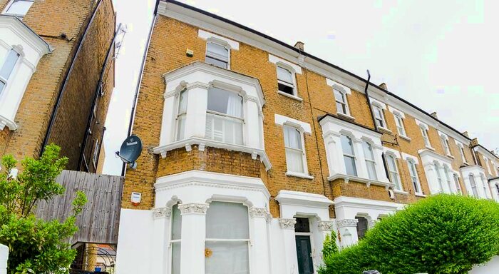 3 Bedroom Flat To Rent In Frithville Gardens, Shepherds Bush, London W12