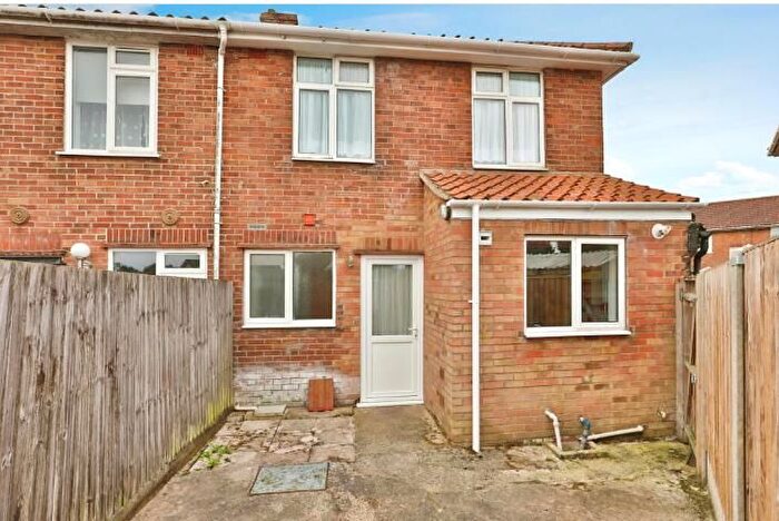 4 Bedroom Semi-Detached House To Rent In Stevenson Road, Norwich, NR5