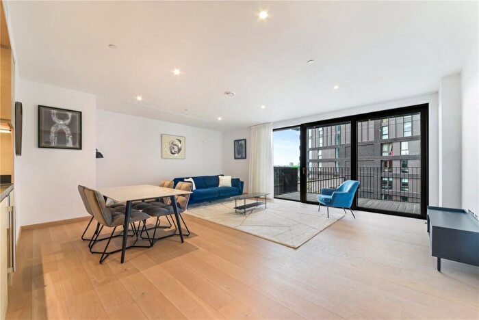 2 Bedroom Apartment For Sale In Viaduct Gardens, London, SW11