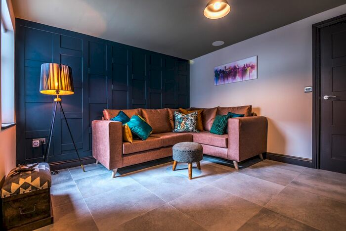 6 Bedroom Property To Rent In Adelaide Road, L7