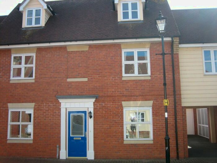 5 Bedroom Semi-Detached House To Rent In Hatcher Crescent, Colchester, Essex, CO2