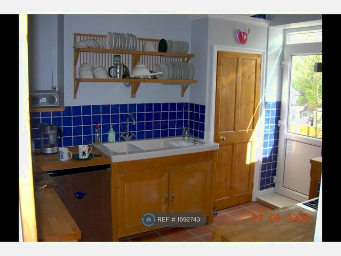 2 Bedroom Maisonette To Rent In Griffin Road, London, SE18