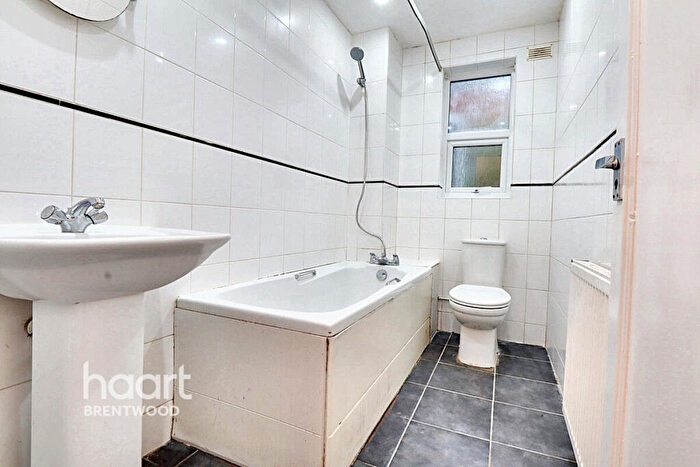 1 Bedroom Flat For Sale In Junction Road, Brentwood, CM14