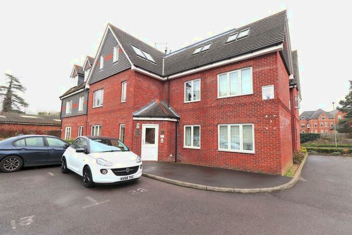 2 Bedroom Flat To Rent In Craigbank Court, PO14