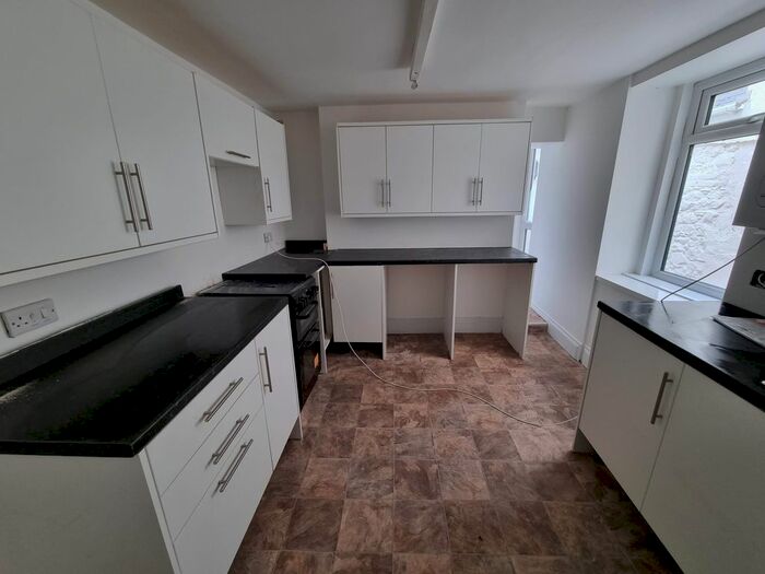 1 Bedroom Flat To Rent In Warren Road, Torquay, TQ2