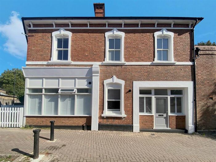 1 Bedroom Flat To Rent In Chase Side Place, Enfield Chase, EN2