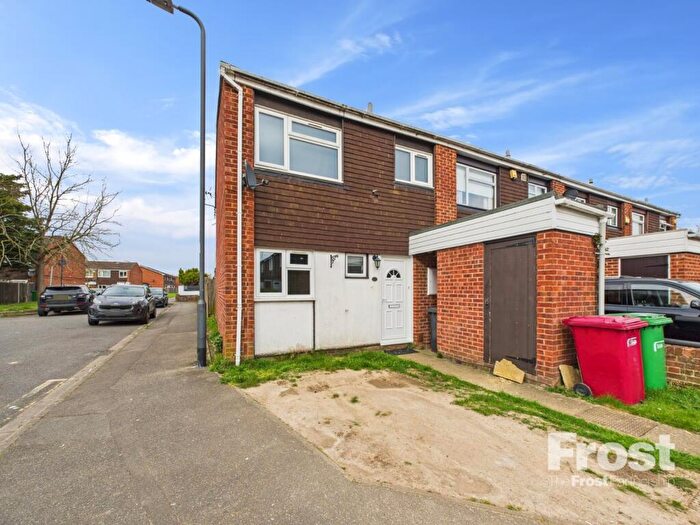 3 Bedroom End Of Terrace House To Rent In Quantock Close, Slough, Berkshire, SL3