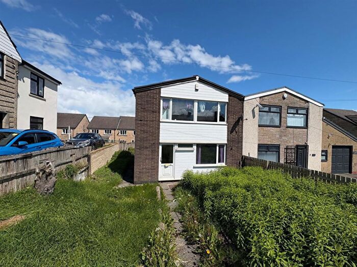 3 Bedroom Semi-Detached House For Sale In Moor End Road, Halifax, HX2