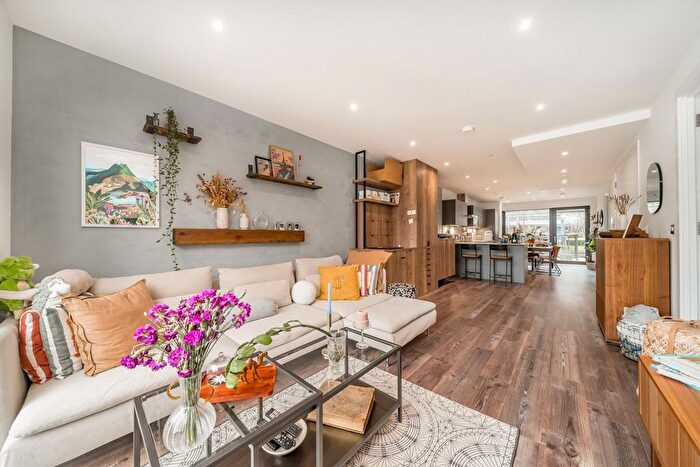 2 Bedroom Flat For Sale In Wallis Road, Hackney Wick, E9