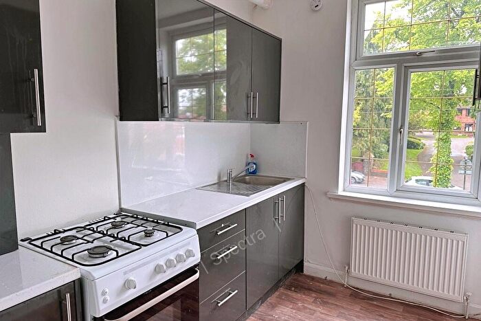 3 Bedroom Flat To Rent In Grove Lane, Handsworth, Birmingham, B20