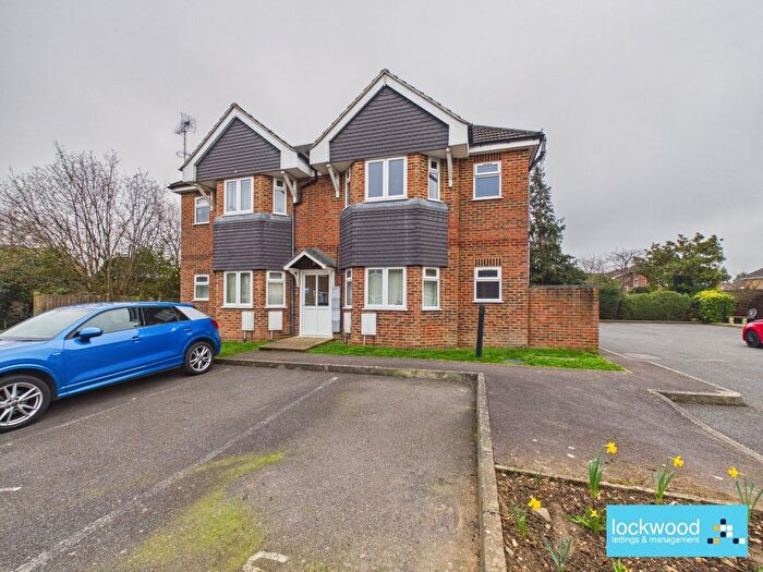 1 Bedroom Flat To Rent In Ashcombe Close, Ashford, TW15