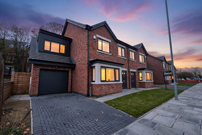 3 Bedroom Semi Detached House For Sale In Warren Court, Birkdale, Southport, Merseyside, PR8