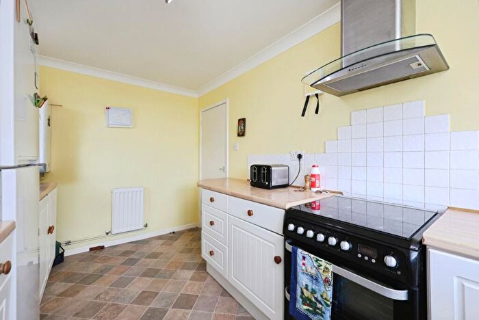 2 Bedroom Flat For Sale In Jubilee Close, Freshwater, Isle Of Wight, PO40