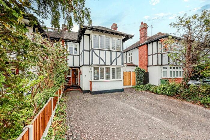 4 Bedroom Semi Detached House For Sale In Blenheim Chase, Leigh-On-Sea, SS9