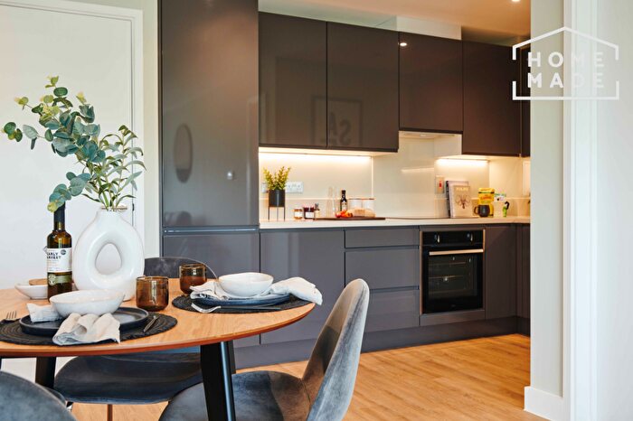 2 Bedroom Flat To Rent In North Row, Milton Keynes, MK9