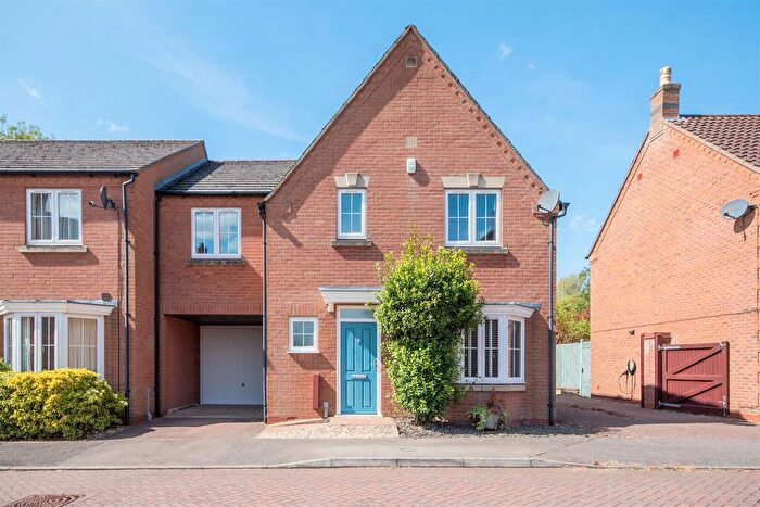 4 Bedroom Link Detached House For Sale In Orchard Close, Desborough, Kettering, NN14