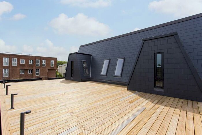 2 Bedroom Flat To Rent In Stoke Newington High Street, Stoke Newington, N16