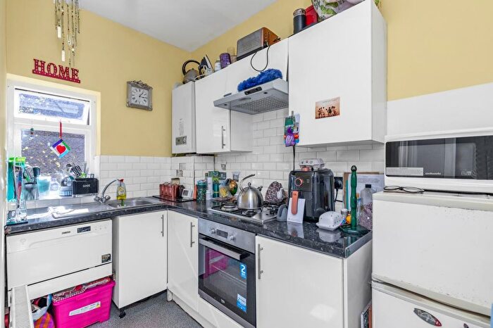 1 Bedroom Flat For Sale In Compton Street, Eastbourne, BN21