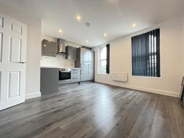 1 Bedroom Flat To Rent In Flat, Gledhow Road, Leeds, LS8