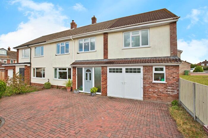 4 Bedroom Semi-Detached House For Sale In Bramley Road, Street, BA16