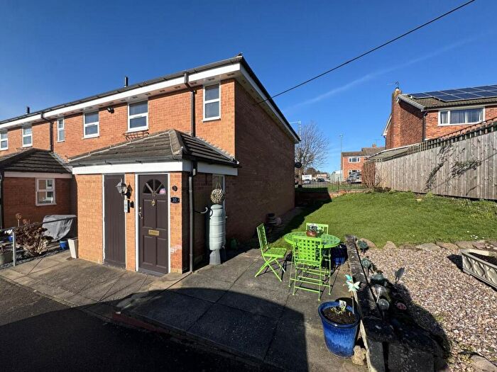 2 Bedroom Flat For Sale In Winterburn Gardens, Whetstone, Leicester, LE8