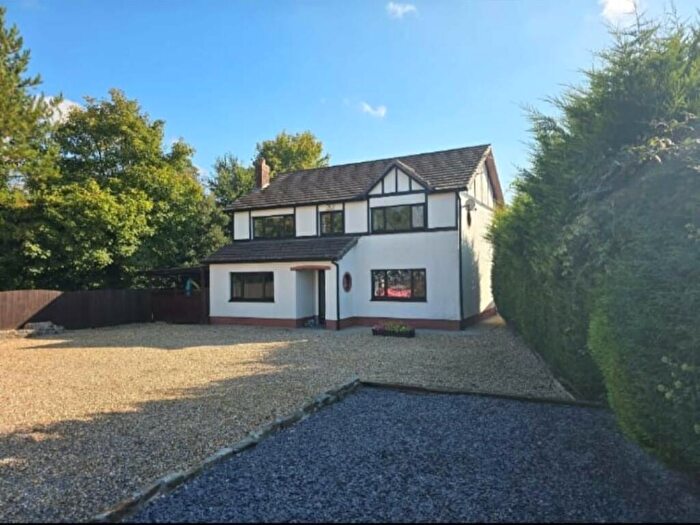 4 Bedroom Detached House For Sale In Park Close, Abergwili, Carmarthen, SA31