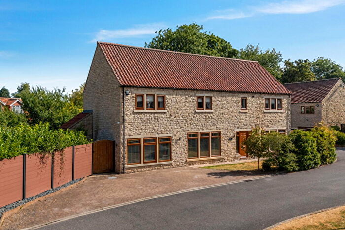 6 Bedroom Detached House For Sale In Low Farm Court, Womersley, DN6