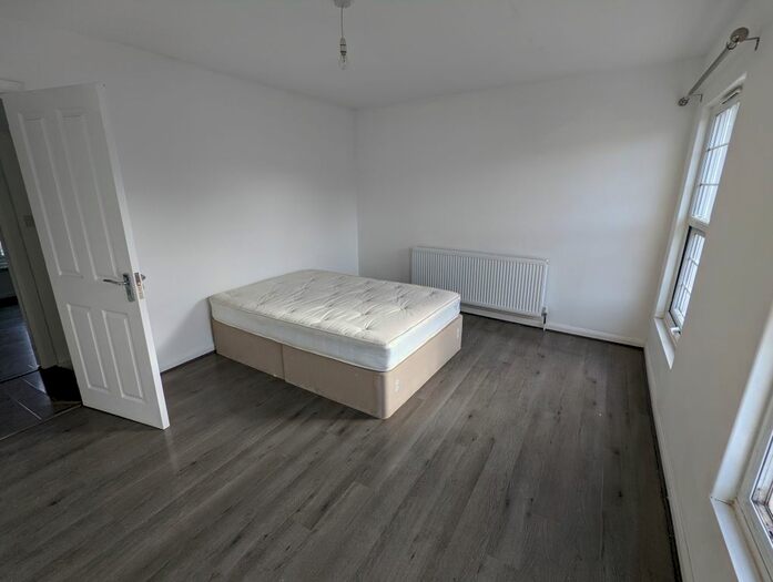 4 Bedroom Detached House To Rent In St. Johns Road, Reading, RG1