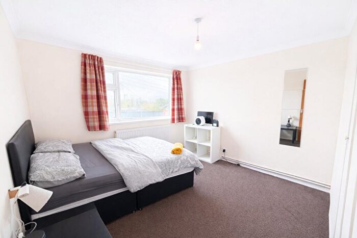 1 Bedroom Apartment To Rent In Rayleigh Road (Bedroom ), Thundersley, Benfleet, Essex, SS7