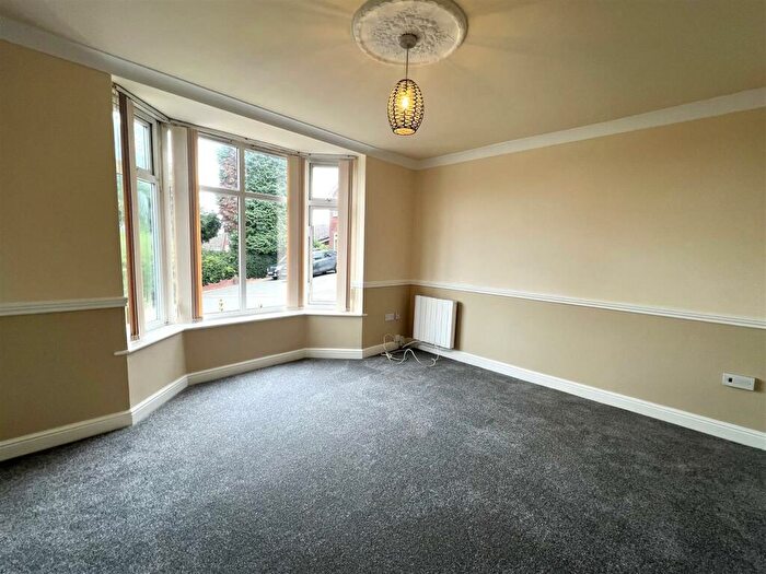 1 Bedroom Flat To Rent In The Drive, Halesowen, B63