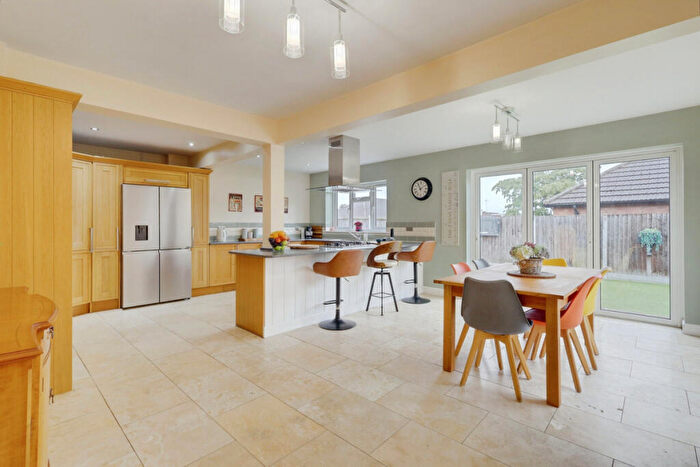 4 Bedroom Semi Detached House For Sale In Hazlemere Road, Benfleet, SS7