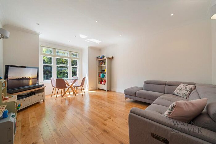 3 Bedroom Flat To Rent In Holly Hill, Hampstead, NW3