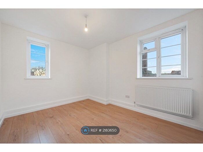 2 Bedroom Flat To Rent In Danby House, London, E9