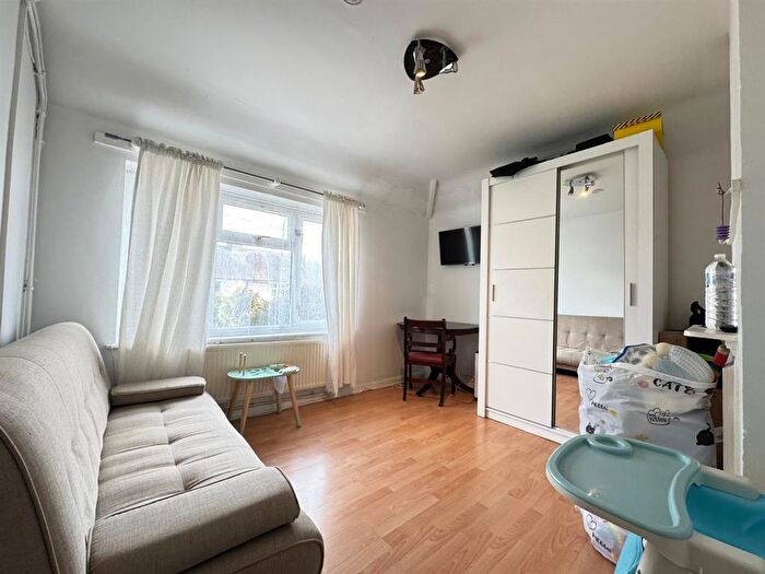 1 Bedroom Flat To Rent In Flamstead Road, Dagenham, RM9