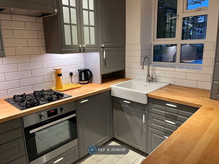 2 Bedroom Flat To Rent In Hartswood House, London, SW2