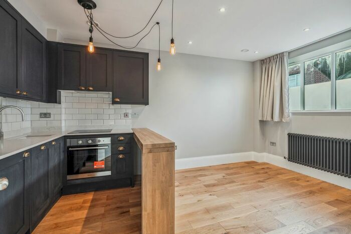 1 Bedroom Flat To Rent In Gidar House, The Crossway, Uxbridge, Greater London, UB10