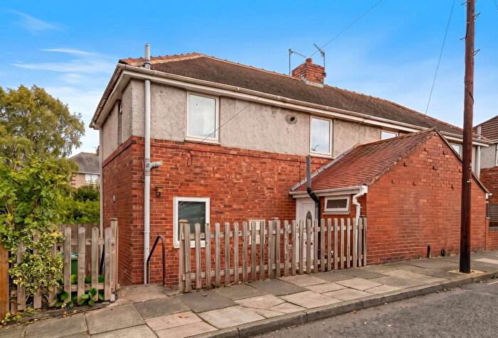 2 Bedroom Semi-Detached House For Sale In Kingsway, Sunniside, NE16