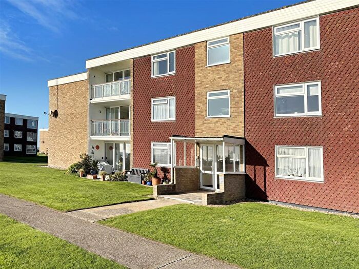 3 Bedroom Flat For Sale In Fitzalan Court, Rackham Road, Rustington, BN16