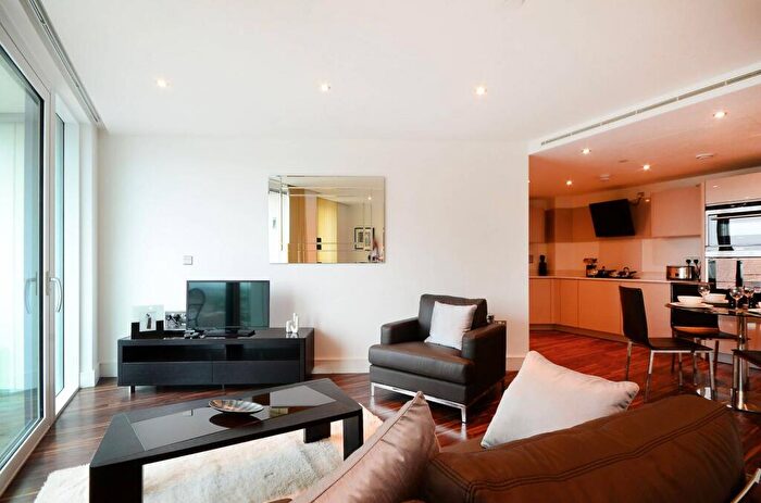2 Bedroom Flat For Sale In Altitude Point, Alie Street, , Aldgate, London, E1