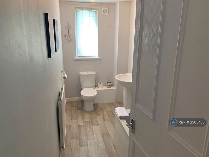 2 Bedroom Flat To Rent In Ardmaleish Crescent, Glasgow, G45