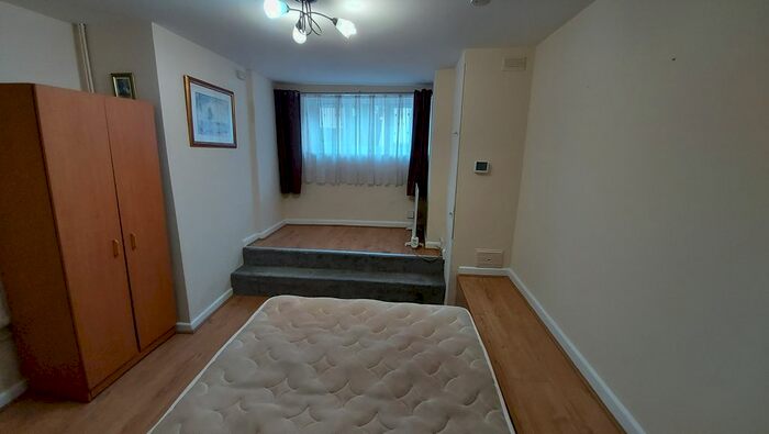 Studio To Rent In East Bank, Stamford Hill N16