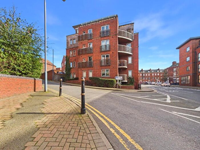 2 Bedroom Flat For Sale In Moreton Place, Worcester, WR1