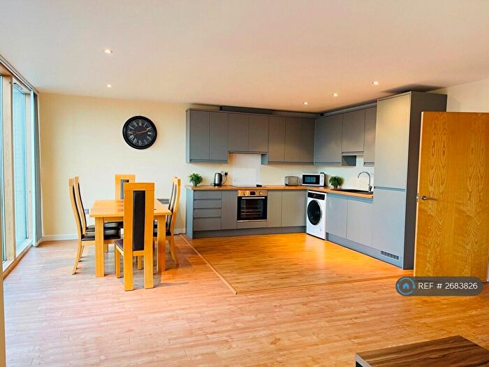 2 Bedroom Flat To Rent In Warwickgate House, Old Trafford, Manchester, M16