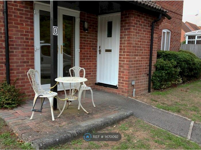 2 Bedroom Maisonette To Rent In Freemans Close, Hungerford, RG17