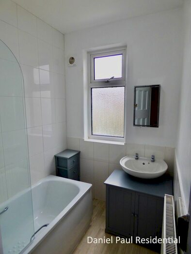 3 Bedroom End Of Terrace House For Sale In Blondin Avenue, London, W5